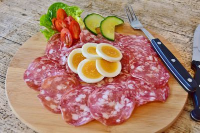 salami 400x267 nella pagina additivi industria alimentare - ADEG Srl